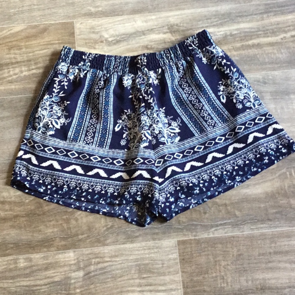 Altar’d State blue and white flowered shorts size Medium